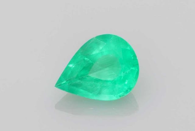 6x8mm Pear Emerald