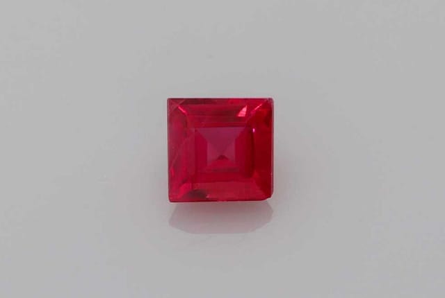 4x4mm Radiant Ruby