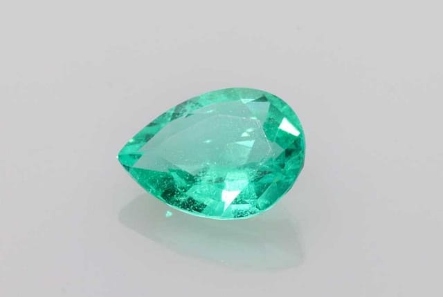 6x8mm Pear Emerald