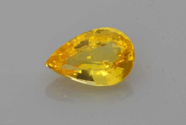 7x10mm Pear Sapphire