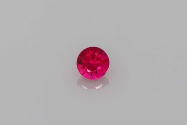 4x4mm Round Ruby