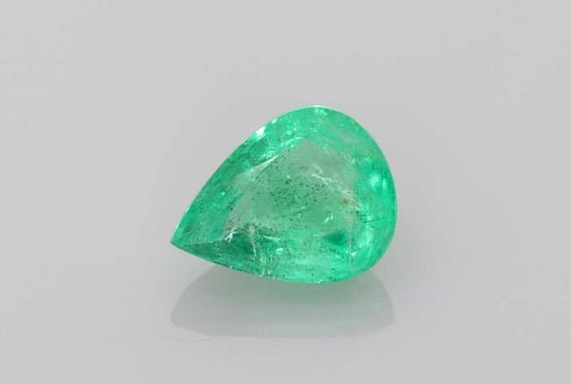 7x9mm Pear Emerald