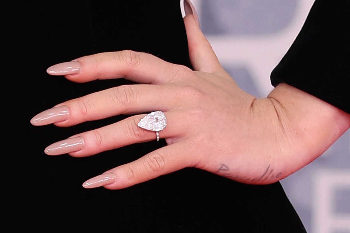 Is Adele Engaged? Check Out Her Magnificent New Pear Shaped Diamond Ring