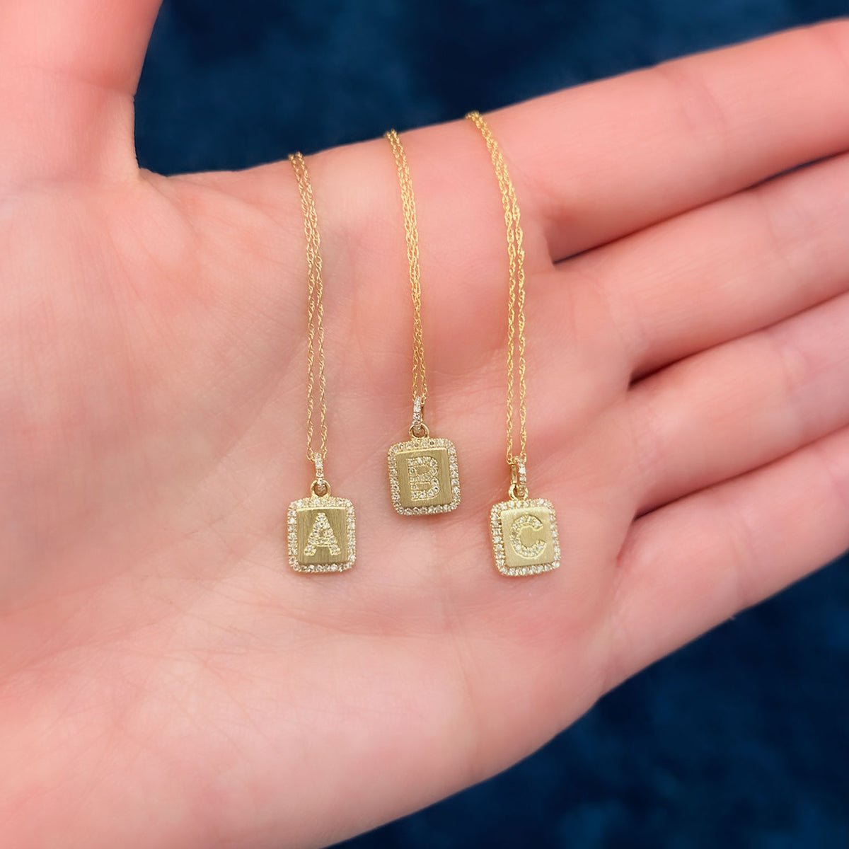 14kt yellow gold/a/b/c/d/e/f/g/h/i/j/k/l/m/n/o/p/q/r/s/t/u/v/w/x/y/z/side